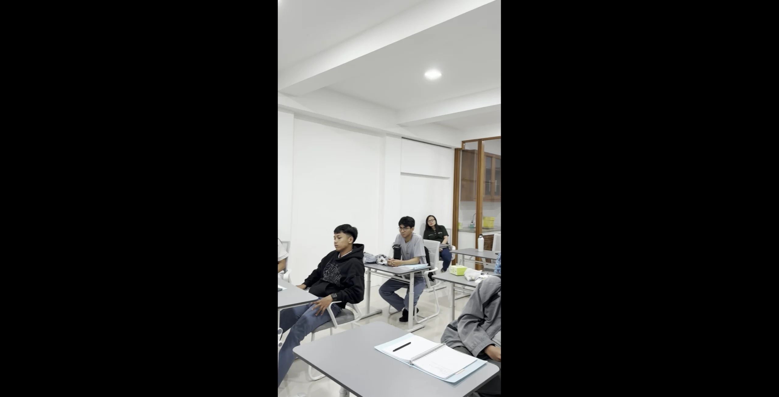 Belajar bersama di kelas